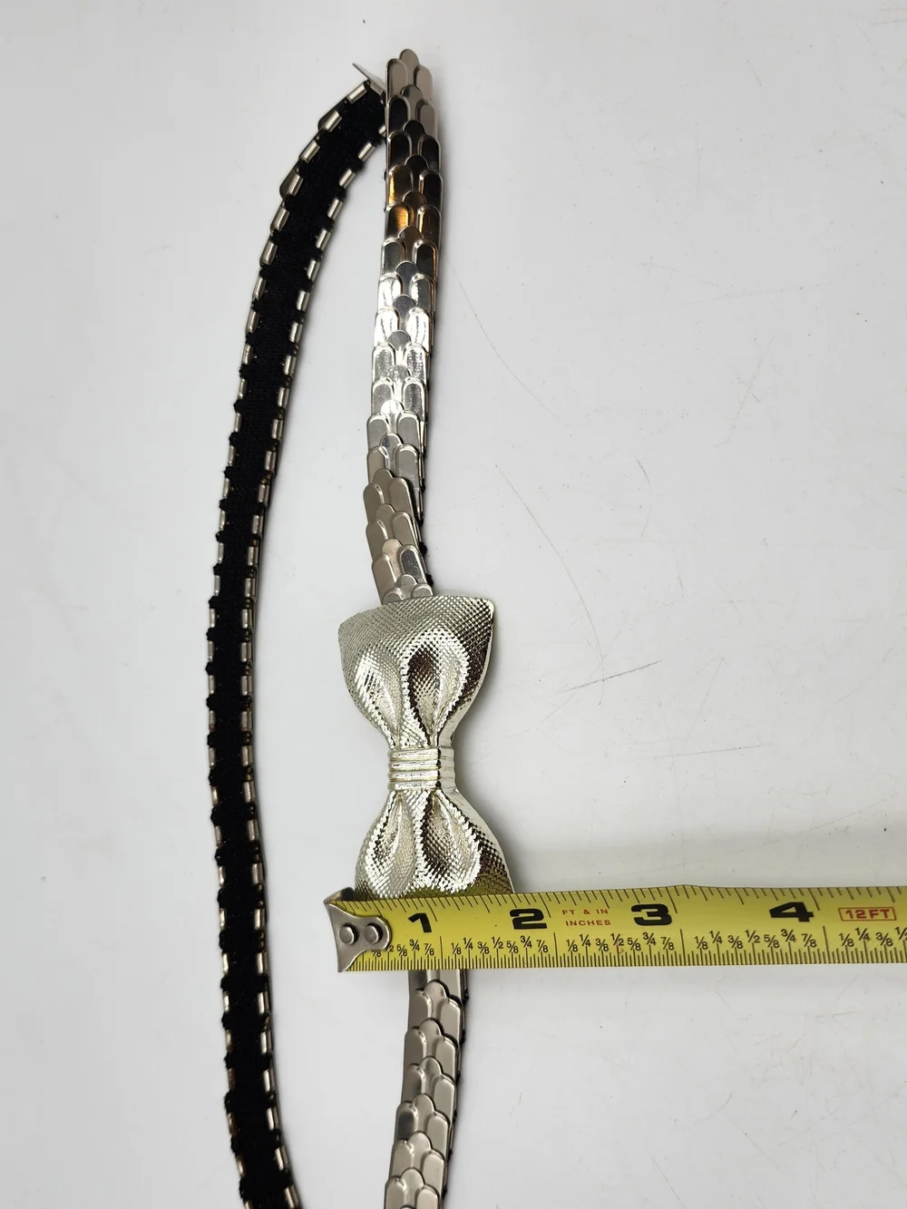 EUC Vintage 80s Silver Tone Stretch Fish Scale Belt Bow Buckle Fem Rock